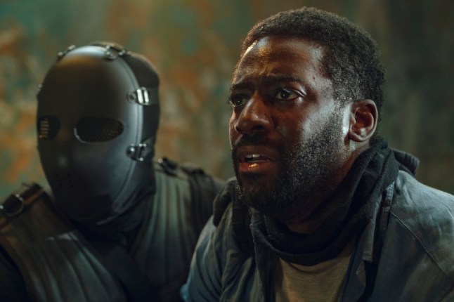 The Hostage. Ashley Thomas as Dr. Alex (Right) in Episode 2 of The Hostage. Cr. Ollie Upton/Netflix ?? 2025