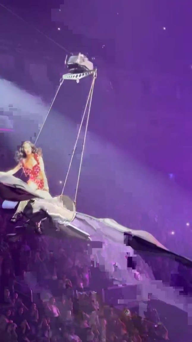 Katy Perry?s tour prop malfunctions midair.