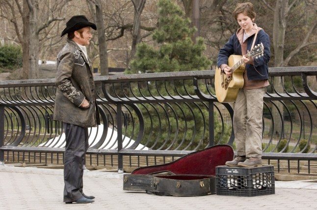 Editorial use only. No book cover usage. Mandatory Credit: Photo by Abbot Genser/Warner Bros/Kobal/Shutterstock (5885291ak) Robin Williams, Freddie Highmore August Rush - 2007 Director: Kirsten Sheridan Warner Bros. USA Scene Still Drama