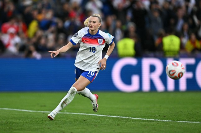 England's forward #18 Chloe Kelly celebrates after succesfully scoring the winning penalty in the UEFA Women's Euro 2025 final football match between England and Spain at the St. Jakob-Park Stadium in Basel, on July 27, 2025. (Photo by Fabrice COFFRINI / AFP) (Photo by FABRICE COFFRINI/AFP via Getty Images)