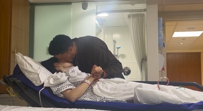 3463843 Jessie J breaks down in tears in heartbreaking hospital video
