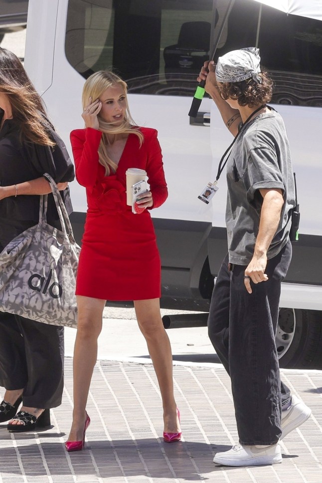 *PREMIUM-EXCLUSIVE* Los Angeles, CA **WEB EMBARGO UNTIL 1:30 pm EST on August 9, 2025** August 7, 2025 Sarah Michelle Gellar was spotted filming the highly anticipated "Buffy the Vampire Slayer" reboot, looking radiant in a red mini dress with long sleeves and matching stilettos as she stepped onto set. Pictured: Sarah Michelle Gellar BACKGRID USA 8 AUGUST 2025 USA: +1 310 798 9111 / usasales@backgrid.com UK: +44 208 344 2007 / uksales@backgrid.com *UK Clients - Pictures Containing Children Please Pixelate Face Prior To Publication*