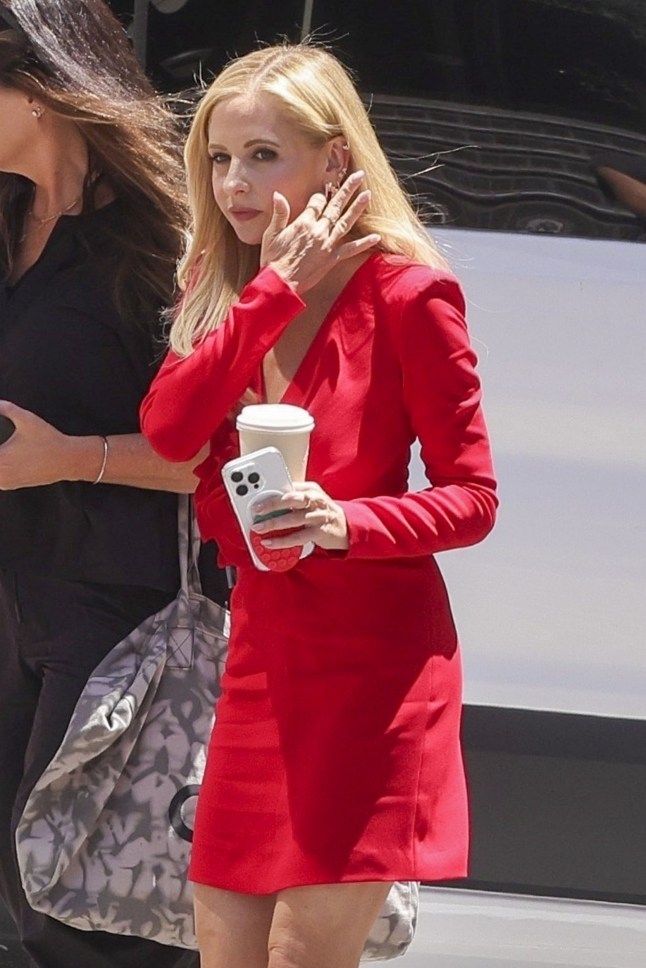 BGUK_3317174 - *PREMIUM-EXCLUSIVE* Los Angeles, CA ** WEB EMBARGO STRICTLY NO ONLINE USE BEFORE 18:30PM UK TIME ON 09/08/2025 ** *MUST CALL FOR PRICING BEFORE USAGE* Sarah Michelle Gellar was spotted filming the highly anticipated "Buffy the Vampire Slayer" reboot, looking radiant in a red mini dress with long sleeves and matching stilettos as she stepped onto set. PICS TAKEN ON THE 7TH AUGUST 2025 Pictured: Sarah Michelle Gellar BACKGRID UK 8 AUGUST 2025 BYLINE MUST READ: Dsanchez/CPR / BACKGRID UK: +44 208 344 2007 / uksales@backgrid.com USA: +1 310 798 9111 / usasales@backgrid.com *Pictures Containing Children Please Pixelate Face Prior To Publication*